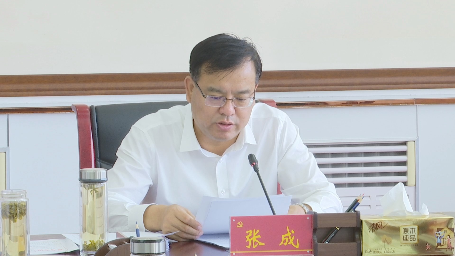 县委书记张成主持召开县委七届常委会第5次会议